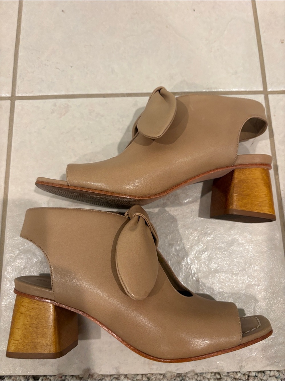 Bernardo Taupe Open-Toe Leather Block Heel Sandals-7M
